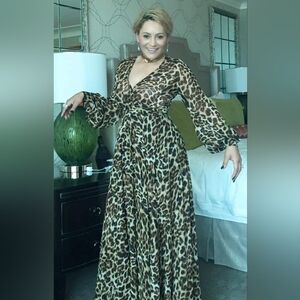 Talla 8 lo compré en las Vegas por 220. Se uno solo una vez. Lo vendo por $110